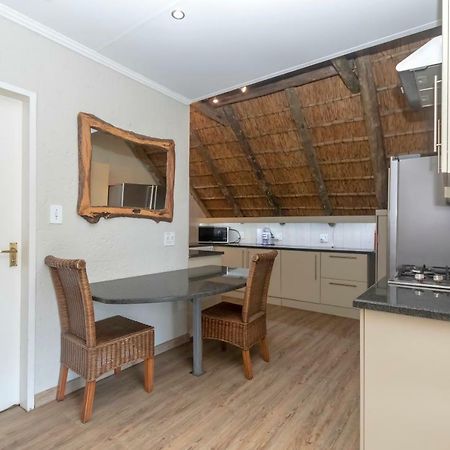 50 On Shepherd Boutique Guest House Sandton Exterior foto
