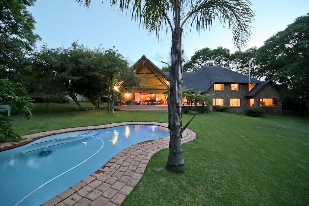 50 On Shepherd Boutique Guest House Sandton Exterior foto