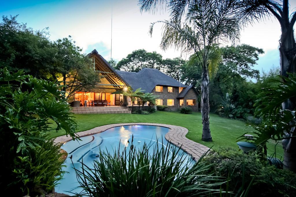 50 On Shepherd Boutique Guest House Sandton Exterior foto